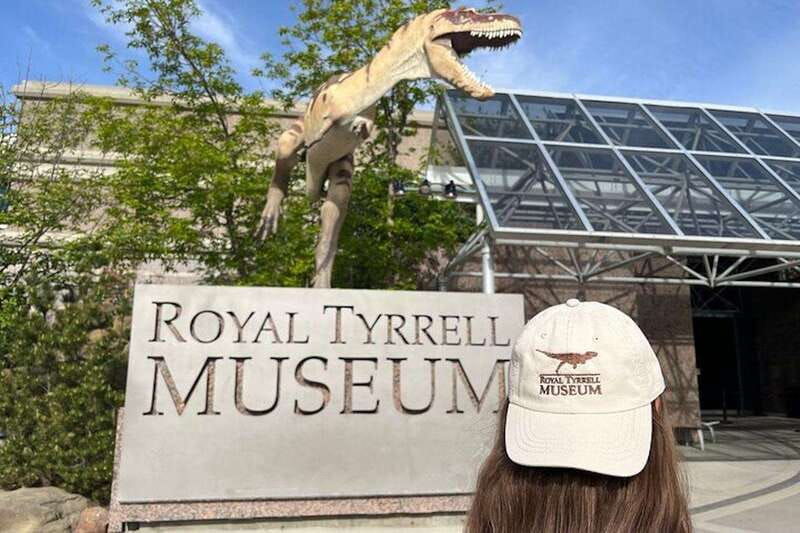 day-of-dinosaurs-and-hoodoos-from-calgary-to-the-badlands