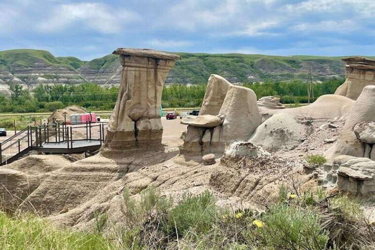 day-of-dinosaurs-and-hoodoos-from-calgary-to-the-badlands