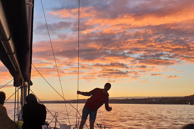 day-time-sunset-boat-tour-in-lisbon-with-portuguese-wine