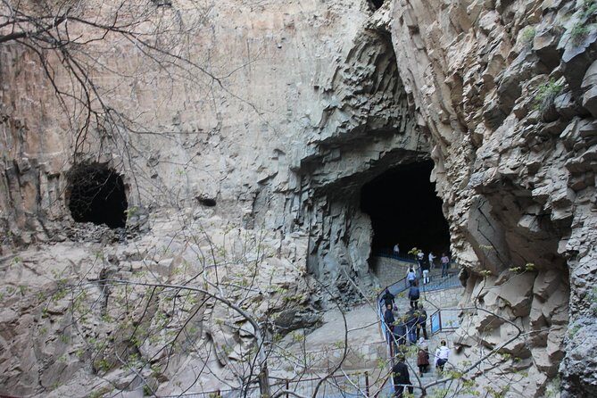 Day Tour from Nakhchivan to Alinja Castle, Ashabi Kahf and Khanegah Tomb - Key Points
