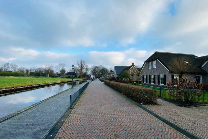 day-tour-giethoorn-afsluitdijk-and-zaanse-schans-with-boat-cruise