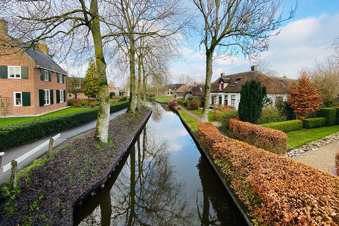 day-tour-giethoorn-afsluitdijk-and-zaanse-schans-with-boat-cruise