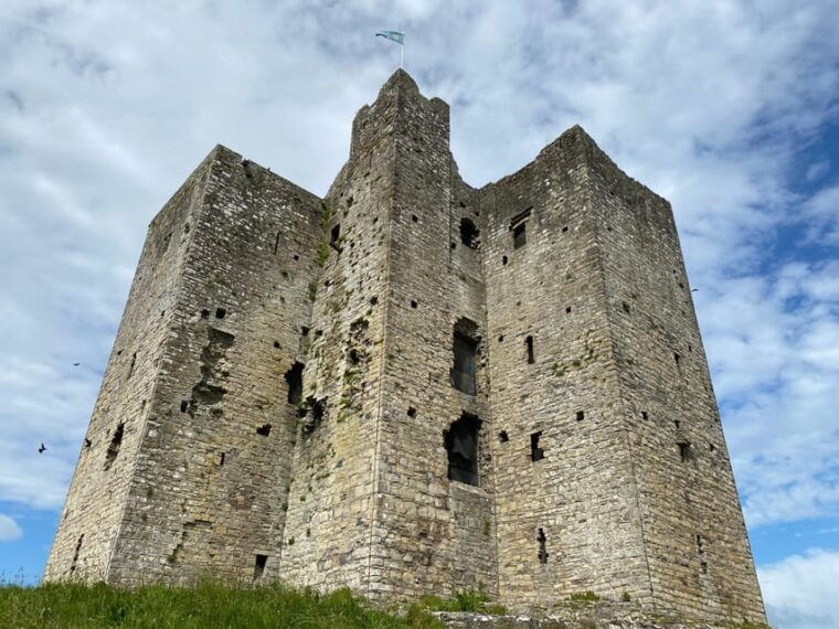 day-tour-hill-of-tara-trim-castle-boyne-valley-celtic-sites