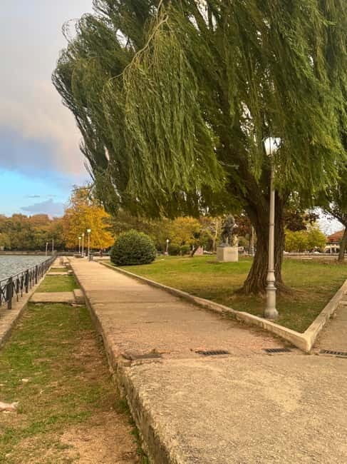 Day Tour Ioannina Lake Island lifestyle - Crossing the Lake to Ioannina’s Iconic Island