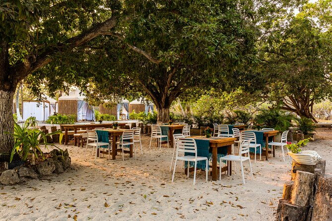 day-tour-isla-del-encanto-in-baru-and-rosario-islands