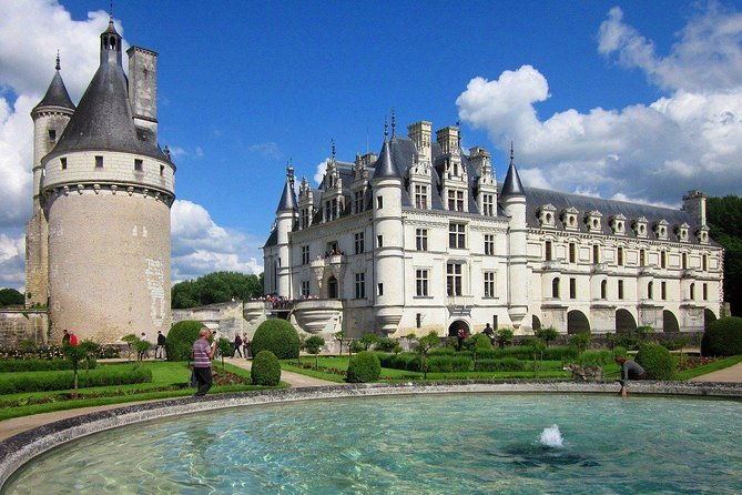 day-tour-of-chateaux-of-chenonceau-chambord-caves-ambacia-from-tours-amboise