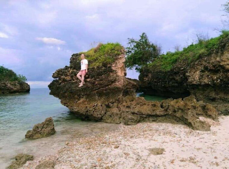 day-tour-southeastlombok-pink-beach-gili-island