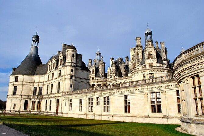 Day Tour to Chenonceau and Chambord Castles - Free Time for Lunch and Exploration