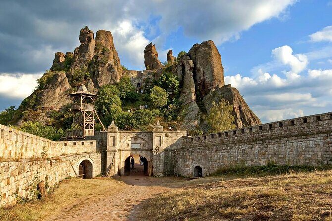 Day tour to the Natural wonders Belogradchik Rocks & Venetsa cave - Introduction