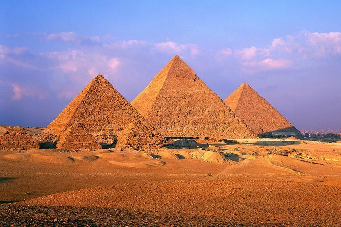 Day Tour to the Pyramids of Giza, Egyptian Museum and Khan El khalili Bazaar - Exploring the Pyramids of Giza