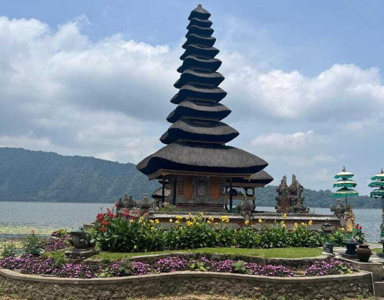 day-trip-bali-ulundanuhandara-gatebanyumala-waterfalls