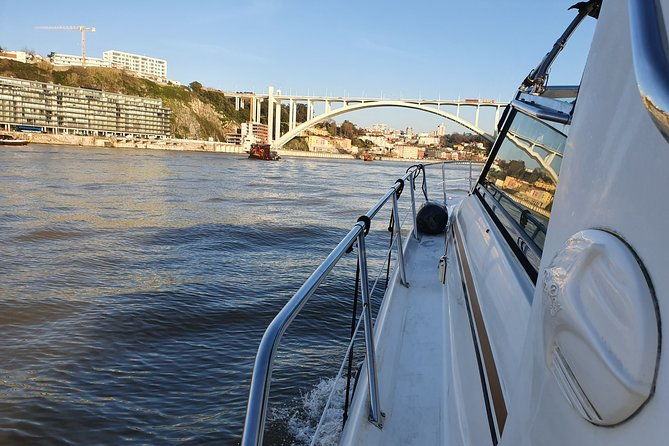 day-trip-by-private-yacht-to-curva-da-lomba-from-porto
