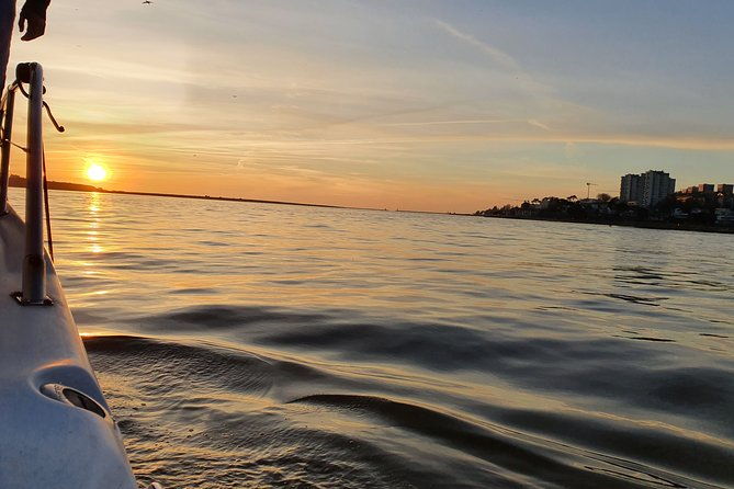 day-trip-by-private-yacht-to-curva-da-lomba-from-porto