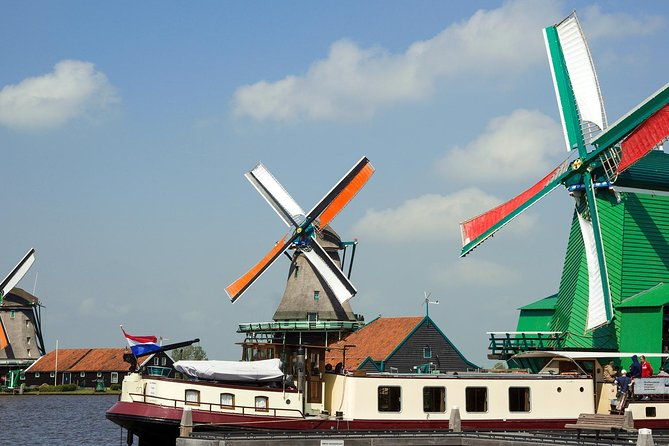 day-trip-from-amsterdam-to-zaanse-schans-windmills-and-volendam