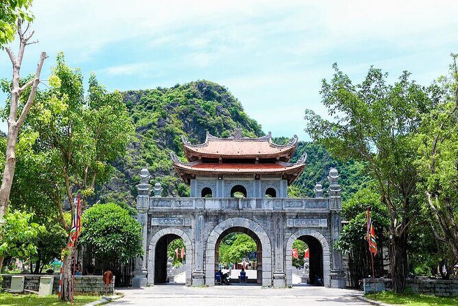 Day Trip from Hanoi: Explore Hoa Lu Temples & Tam Coc Boat Tour - Who Is This Tour Best Suited For?