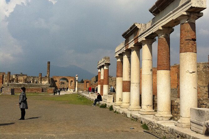 day-trip-from-rome-to-pompei-mt-vesuvius-local-guide-included