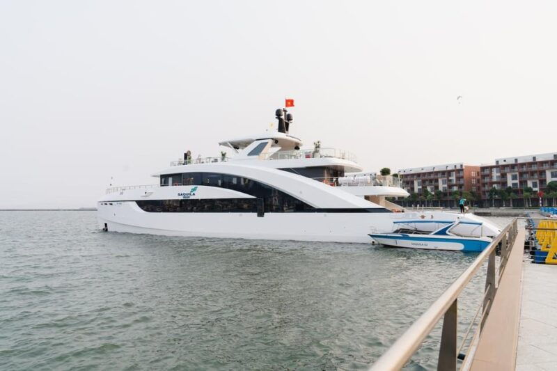 day-trip-luxury-experience-in-ha-long-bay-by-saquila-yacht