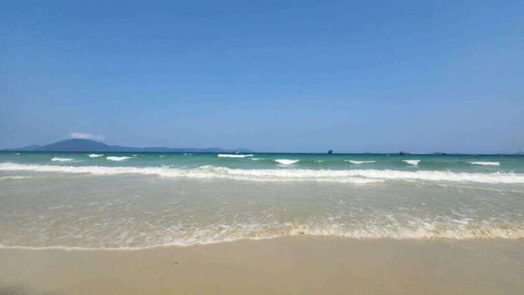 day-trip-private-car-nha-trang-to-doc-let-beach-ninh-van
