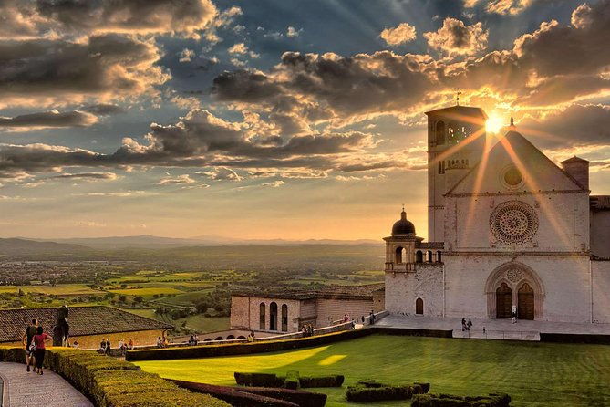 day-trip-speedboat-tour-of-lake-trasimeno-with-lunch-assisi-private-tour