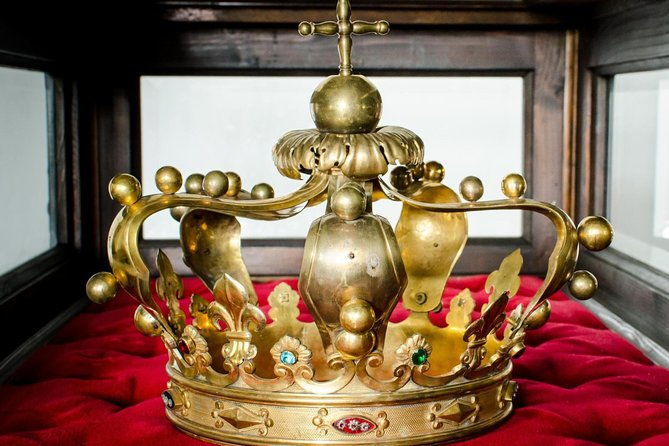 day-trip-through-brasov-in-transylvania-and-bran-peles-and-rasnov-castles