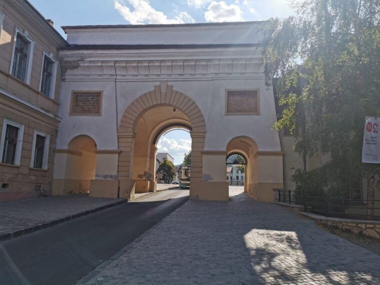 day-trip-to-bran-draculas-castle-and-peles-castle