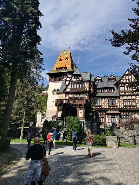 day-trip-to-bran-draculas-castle-and-peles-castle