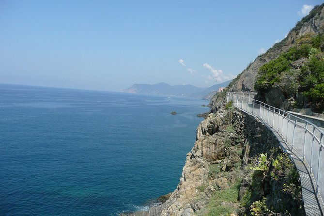 day-trip-to-cinque-terre-by-deluxe-minivan-hiking