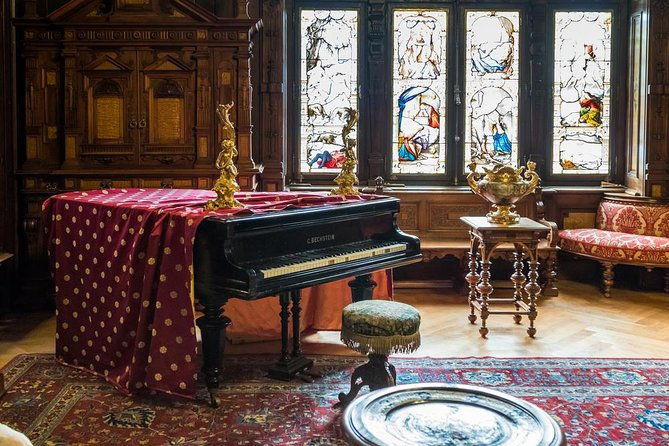 day-trip-to-draculas-castle-peles-castle-and-medieval-brasov