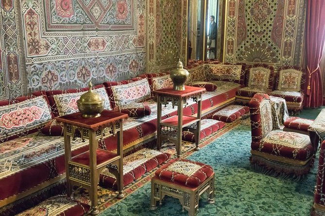 day-trip-to-draculas-castle-peles-castle-and-medieval-brasov