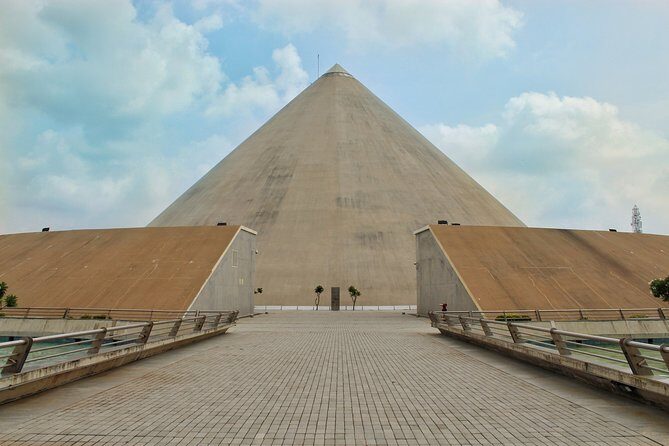 Day Trip to Gandhinagar (Guided Full Day Sightseeing Tour from Ahmedabad) - Adalaj Step-well: Water, Architecture, and Stories