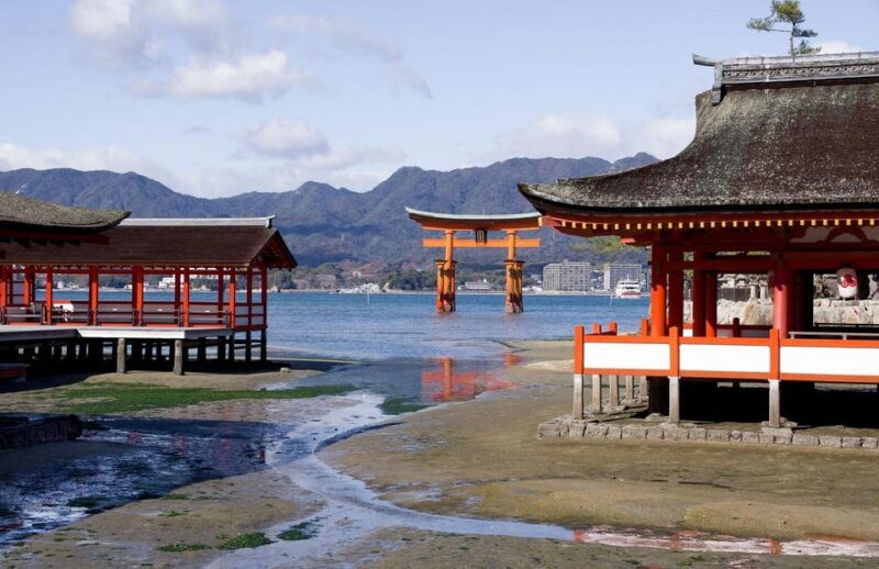 day-trip-to-hiroshima-miyajima-with-itsukushima-shrine