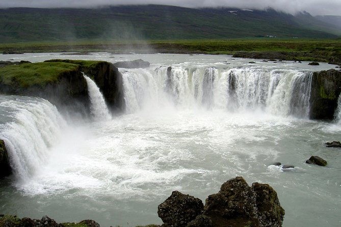 day-trip-to-lake-myvatn-and-the-nature-baths-from-akureyri