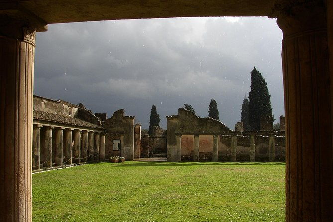 day-trip-to-mount-vesuvius-pompeii-ruins-from-rome-private-tour