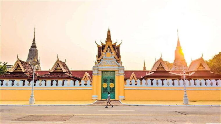 day-trip-to-oudong-mountain-and-phnom-penh-city-private-tour