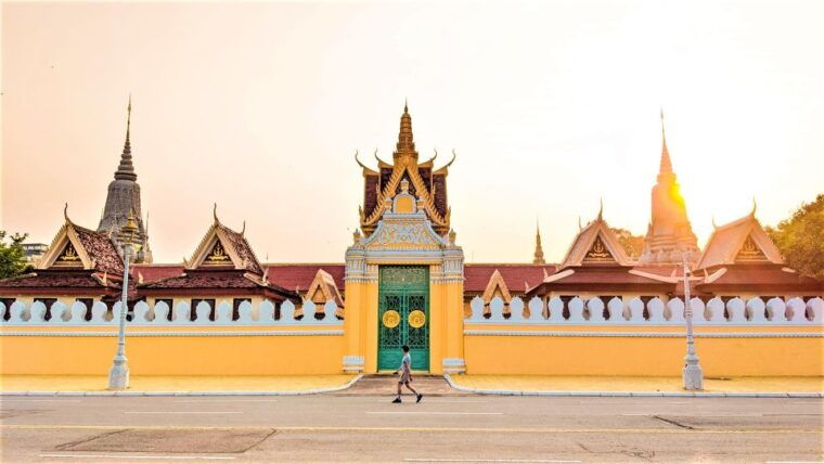 day-trip-to-oudong-mountain-and-phnom-penh-city-private-tour