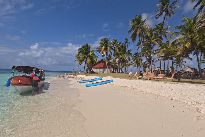 day-trip-to-pelicano-island-money-heist-in-san-blas-panama