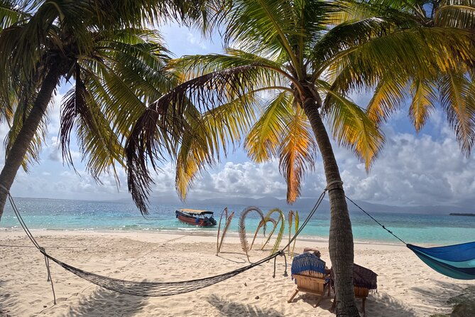day-trip-to-pelicano-island-money-heist-in-san-blas-panama