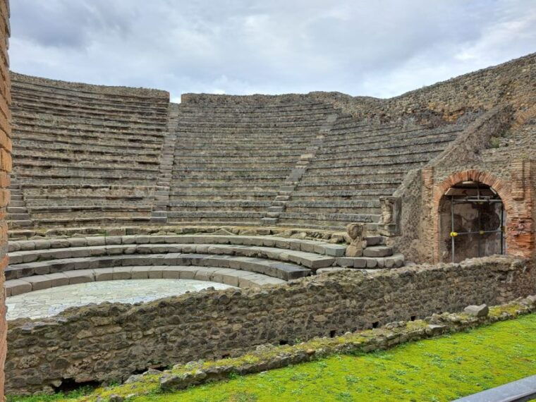 day-trip-to-pompeii-vesuvius-from-naples