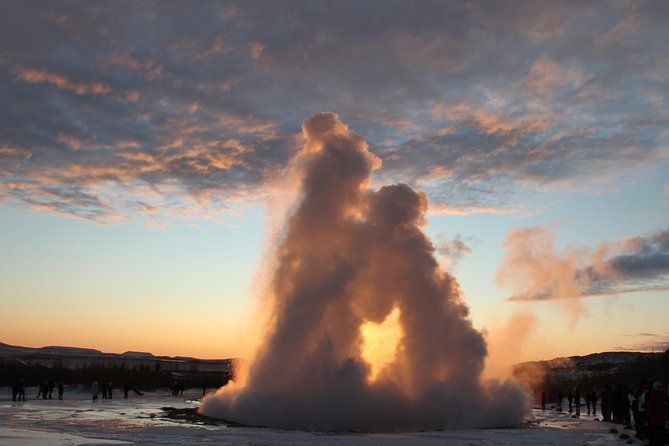 day-trip-to-the-golden-circle-and-hot-spring-geyser-by-4wd-jeep-from-reykjavik