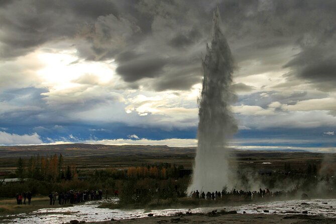 day-trip-to-the-golden-circle-and-hot-spring-geyser-by-4wd-jeep-from-reykjavik