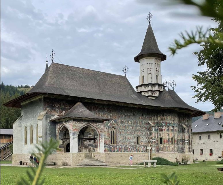 day-trip-to-the-unesco-painted-monasteries-from-iasi
