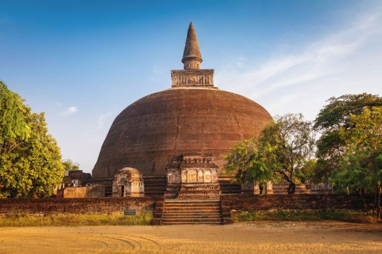 day-trip-to-unesco-city-anuradhapura-from-colombo