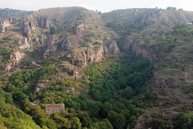 day-trip-to-wings-of-tatev-and-tatev-monastery