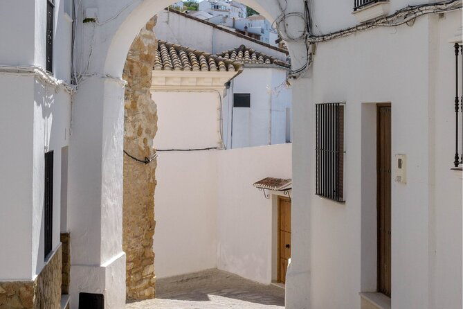 day-trip-to-zahara-setenil-and-ronda-from-seville