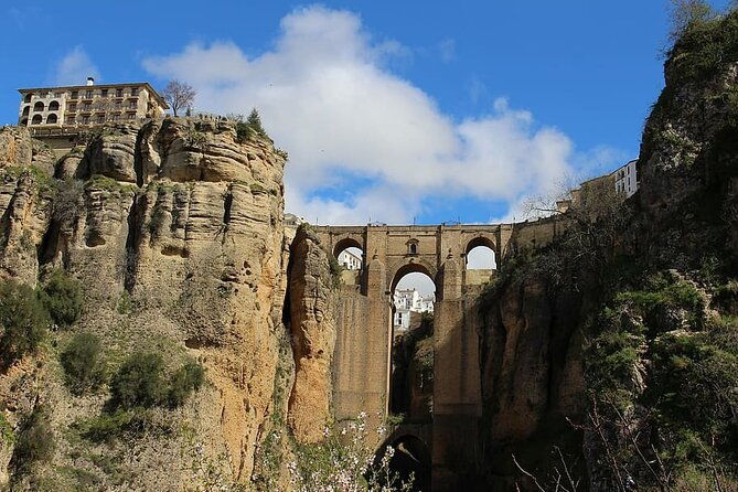 day-trip-to-zahara-setenil-and-ronda-from-seville