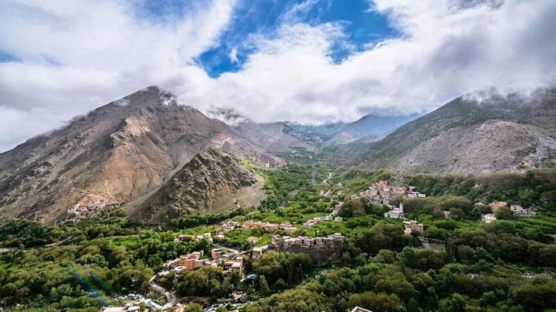 Day Trips Through atlas mountains and 3 valleys & lunch - Key Points