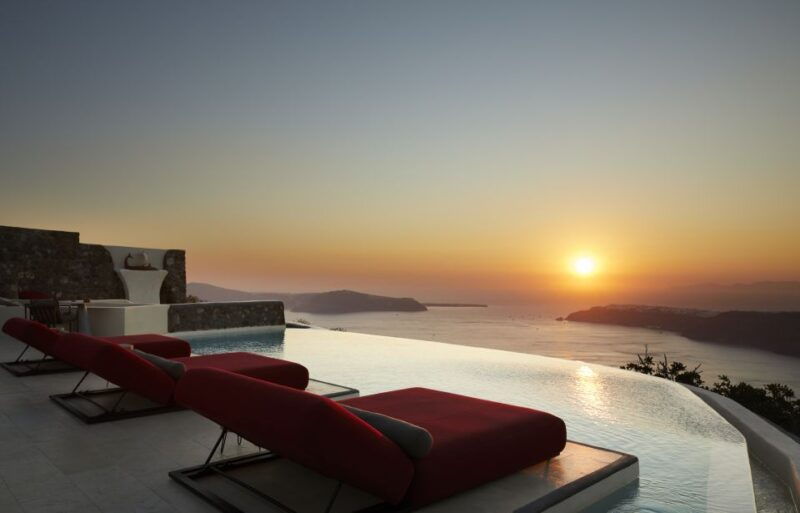 daybed-relaxation-with-infinity-pool-use-with-caldera-views