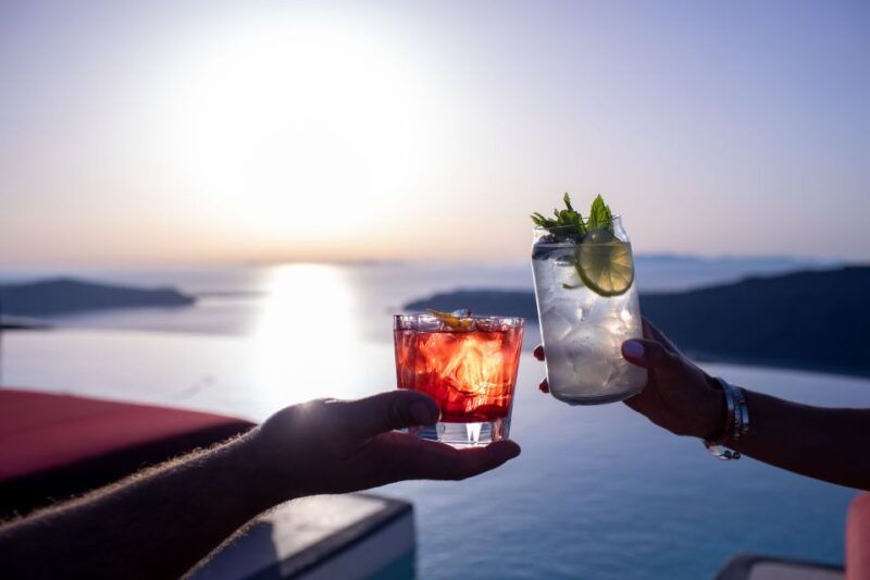 daybed-relaxation-with-infinity-pool-use-with-caldera-views