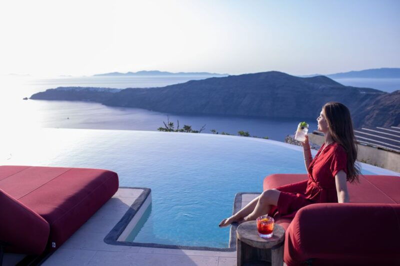 daybed-relaxation-with-infinity-pool-use-with-caldera-views