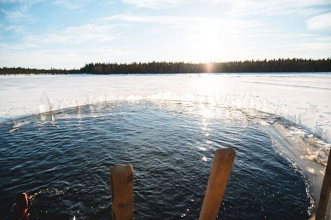 daytime-arctic-ice-floating-from-rovaniemi-small-group-we-have-cookies